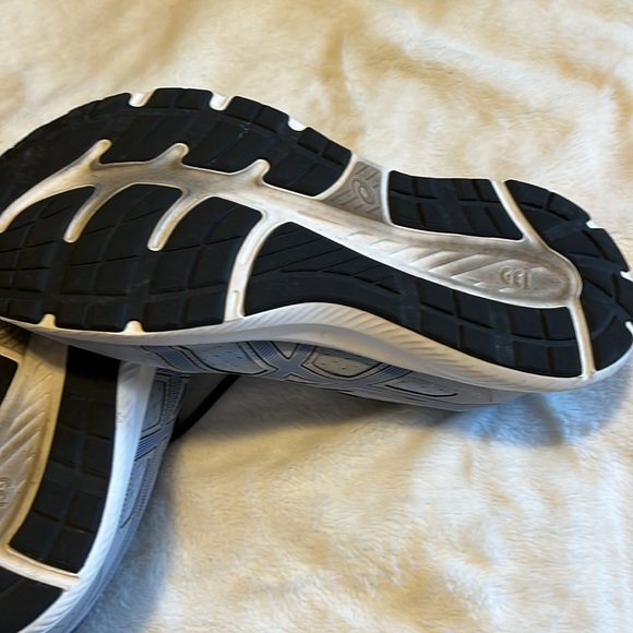 ASICS sneakers - Picture 3 of 5